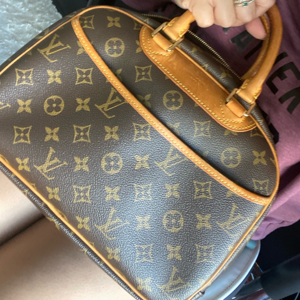 Louis Vuitton Bag Monogram with Certificate of Authentication
